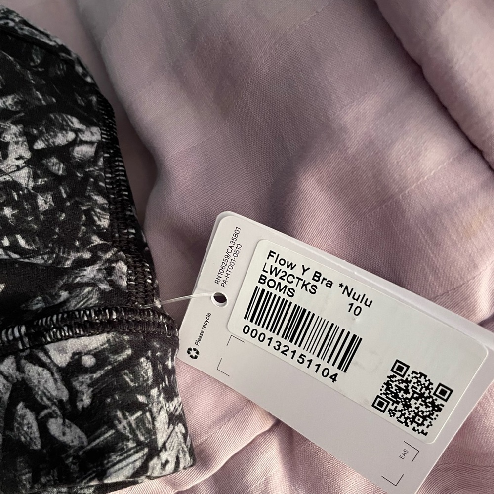 NWT Lululemon Flow Y bra. Size 10. - Picture 4 of 5